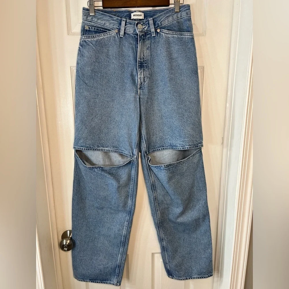 Weekday Women's Light Blue Jeans‎ Size 27
